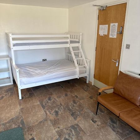 Barrs Court Beds Hotel Warmley Exterior foto