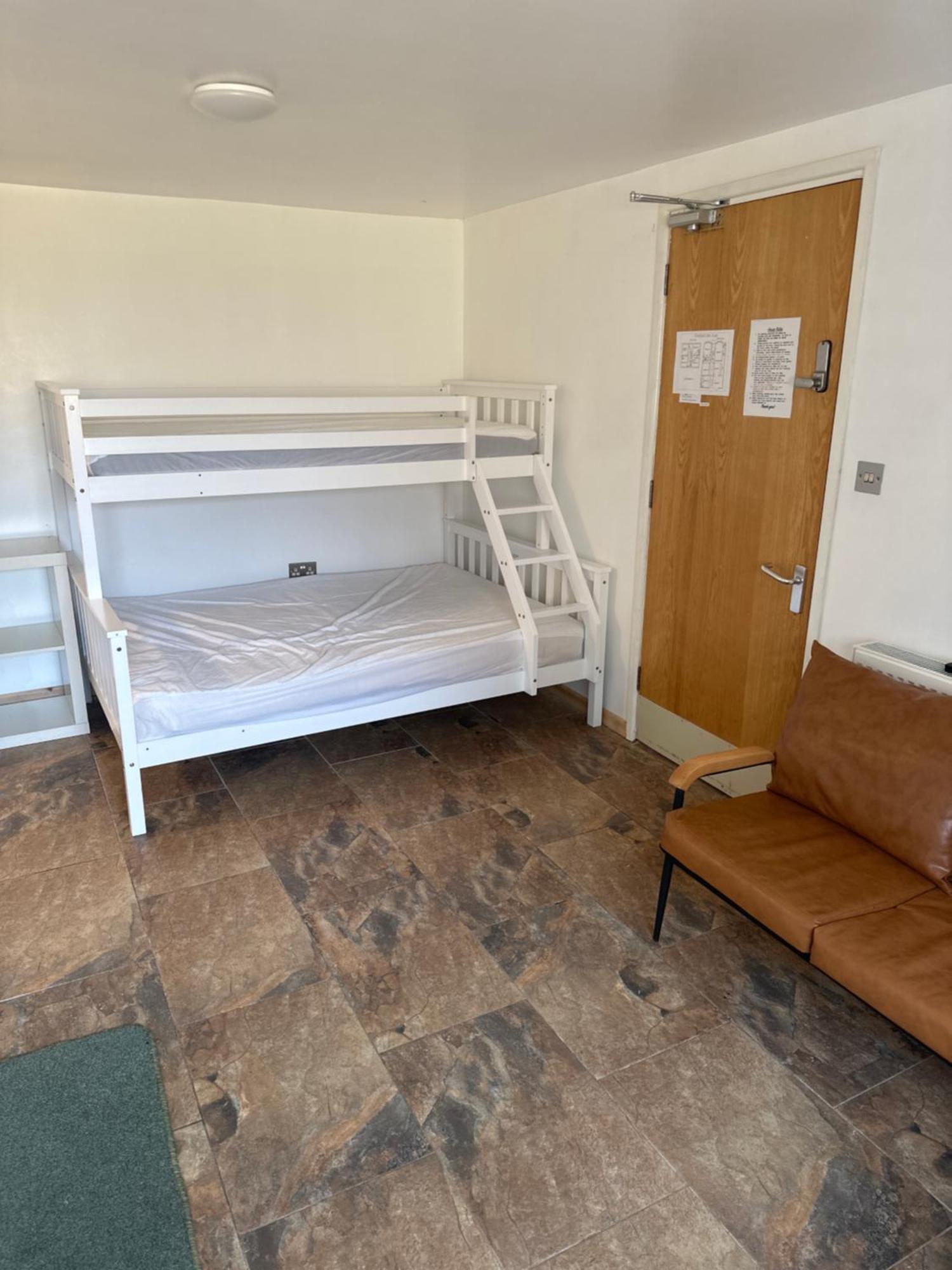 Barrs Court Beds Hotel Warmley Exterior foto